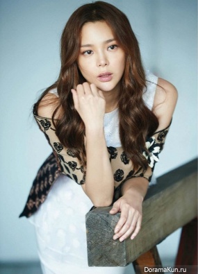 Park Si Yeon