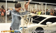 G-Dragon продемонстрировал свой Lamborghini на съемках клипа для Who Are You?