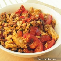 Scrambled eggs with tomatoes