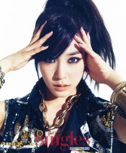 SNSD's Tiffany для Singles September 2011