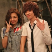 Ниель позирует с таинственной девушкой из тизера возвращения TEEN TOP